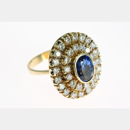 .. - Prsten s diamanty a safírem, zlato 585/1000, hrubá hmotnost 10,85 g