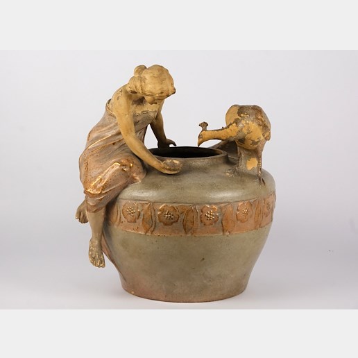 Johann Maresch, Ústí nad Labem kolem roku 1900 - Figurální váza ženy s pávem