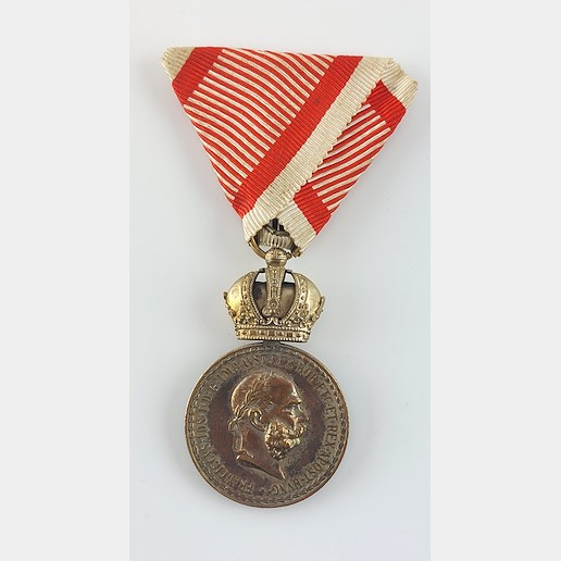 .. - Signum Laudis vojenská záslužná medaile s válečnou stuhou, originální etue