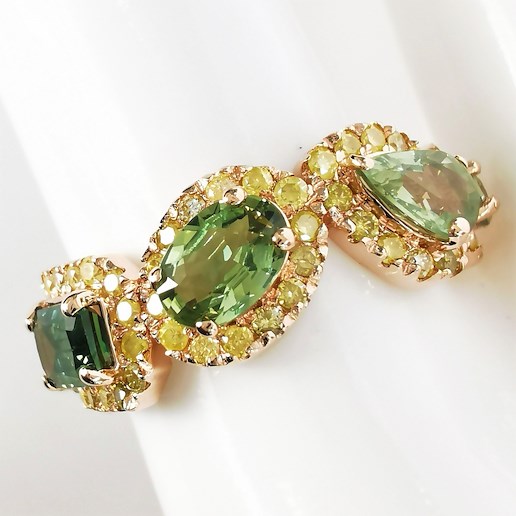 .. - Designový prsten s 2,85 ct Green Safíry a 0,80 ct Fancy Intense-Vivid Yellow Diamanty, zlato 585/1000, hrubá hmotnost 3,28 g