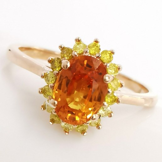 .. - Luxusní prsten s 1,20 ct Orange Safírem a 0,20 ct Fancy Intense-Vivid Yellow Diamanty, zlato 585/1000, hrubá hmotnost 2,22 g