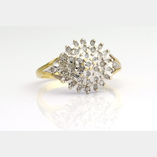 .. - Prsten s diamanty, zlato 375/1000, hrubá hmotnost 2,35 g