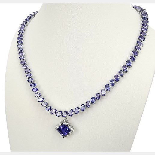 .. - Luxusní designový náhrdelník s 45,82 ct tanzanity a 0,50 ct diamanty, zlato 585/1000, značeno platnou puncovní značkou "labuť", hrubá hmotnost 32,524 g