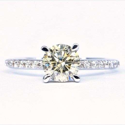 .. - Prsten s diamantem 1,19 ct, zlato 585/1000, značeno platnou puncovní značkou "labuť", hrubá hmotnost 1,95 g