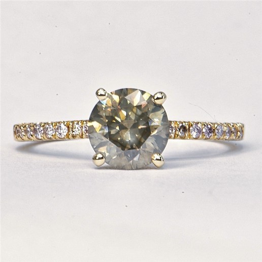 .. - Luxusní prsten s 1,52 ct fancy color diamantem, 0,18 ct diamanty, zlato 585/1000, značeno platnou puncovní značkou "labuť", hrubá hmotnost 2,42 g