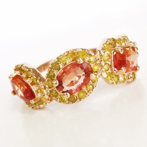 .. - Luxusní prsten s 2,50 ct orange safíry, 0,64 ct fancy colors diamanty, zlato 585/1000, značeno platnou puncovní značkou "labuť", hrubá hmotnost 3,65 g