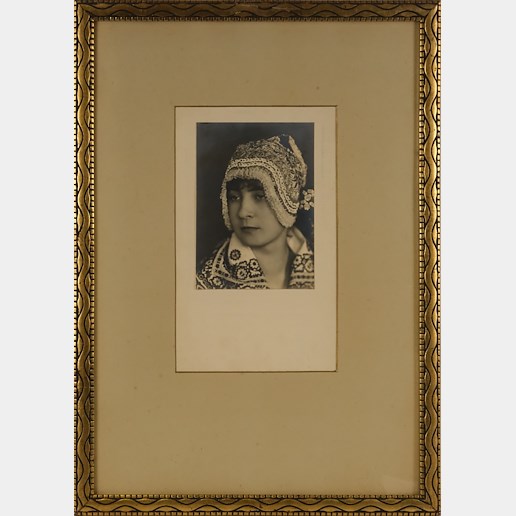 František Drtikol - Žena v čepci