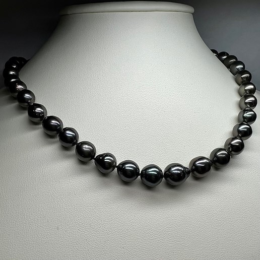 .. - Náhrdelník z tahitských perel, uzávěr stříbro 925/1000 v kombinaci s obecným kovem, hrubá hmotnost 46,4 g