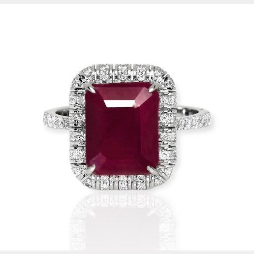 .. - Prsten s přírodním rubínem 4,88 ct a diamanty 0,46 ct, zlato 585/1000, značeno platnou puncovní značkou "labuť", hrubá hmotnost 4,05 g