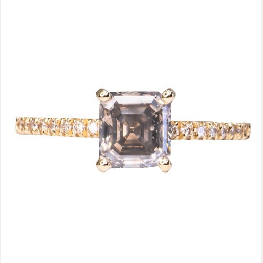 .. - Prsten s centrálním diamantem 1,52 ct a 18 diamanty 0,18 ct, zlato 585/1000, značeno platnou puncovní značkou "labuť", hrubá hmotnost 2,50 g