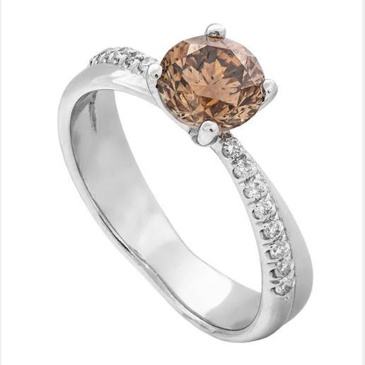 .. - Prsten s centrálním diamantem 1,02 ct a diamanty 0,104 ct, zlato 585/1000, značeno platnou puncovní značkou "labuť", hrubá hmotnost 3,15 g