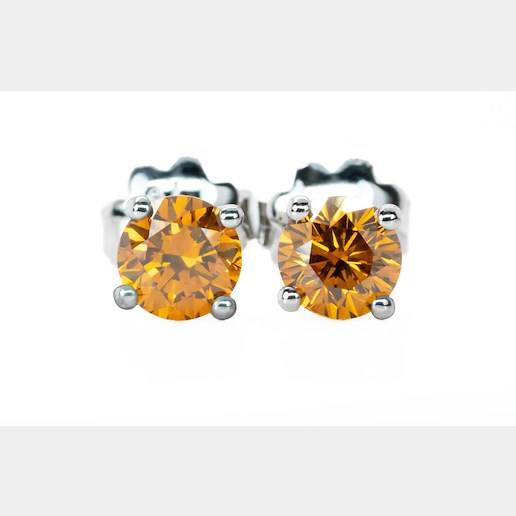 .. - Luxusní náušnice s 1,17 ct Natural Fancy Vivid Orange diamanty, zlato 750/1000, značeno platnou puncovní značkou "kohout", hrubá hmotnost 1,87 g 