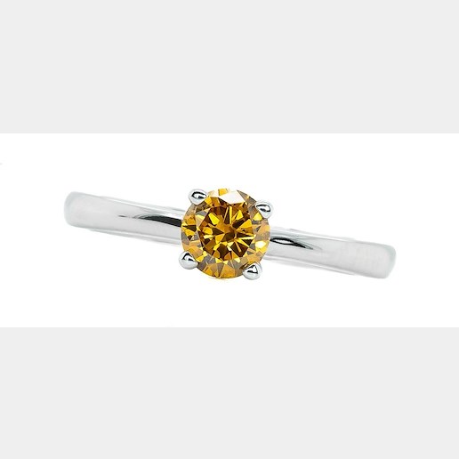 .. - Luxusní prsten s 0,59 ct Natural Fancy Vivid Yellowish Orange diamantem, bílé zlato 750/1000, značeno platnou puncovní značkou "kohout", hrubá hmotnost 3,10 g