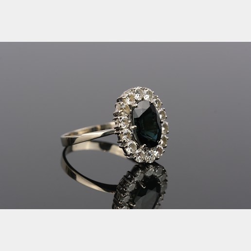 .. - Prsten s přírodním safírem 5,01 ct a diamanty 1,96 ct, zlato 585/1000, značeno platnou puncovní značkou "labuť", hrubá hmotnost 6,50 g
