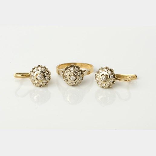 .. - Souprava náušnice a prsten s diamanty 0,65 ct, zlato 585/1000, značeno platnou puncovní značkou "labuť", hrubá hmotnost 9,06 g