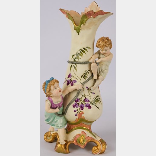 .. - Váza s hrajícími si dětmi
