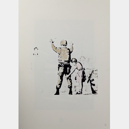 Banksy - Holčička šacující policistu