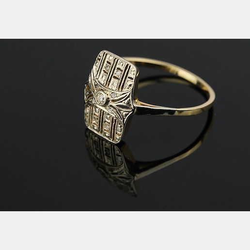 .. - Prsten art deco s diamanty, zlato 585/1000, značeno platnou puncovní značkou "labuť", hrubá hmotnost 1,86 g