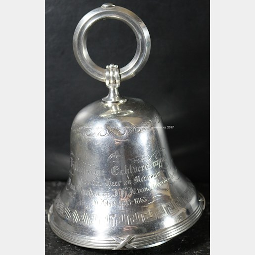 Zvon - Plášť - obecný kov, rukojeť - stříbro 833/1000, atest PÚ, celková hmotnost 242,30 g