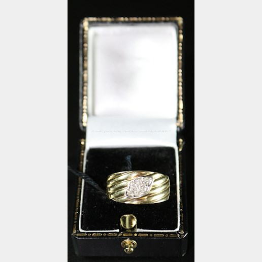 Zlatý prsten - Žluté zlato 585/1000, punc labuť 4, hrubá hmotnost: 4,60 g