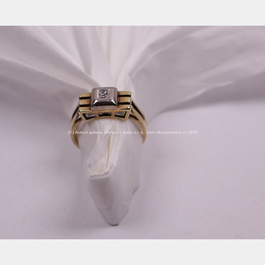 . - Prsten s briliantem, zlato 585/1000 punc husa 4, hrubá hmotnost 3,19 g, 0.05 ct