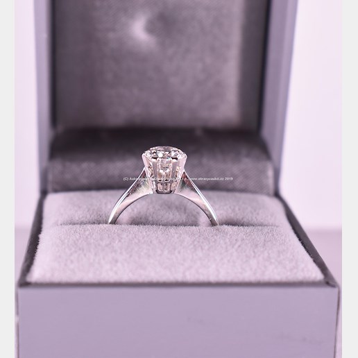 . - Prsten s přírodním diamantem, zlato 750/1000, celková hmotnost 3,15g