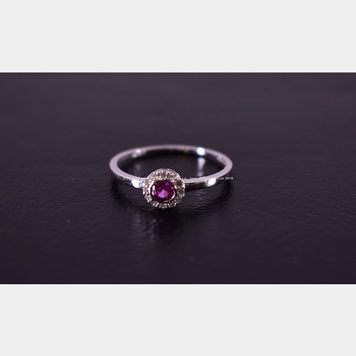 . - Prsten s brilianty a růžovým přírodním safírem, zlato 585/1000, hrubá hmotnost 1,70g
