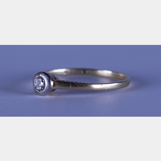 Zlatý prsten s briliantem - Zlatý prsten 585/1000 s briliantem 0,10 ct, hrubá hmotnost 2 g