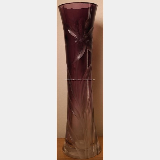 Moser, 1. třetina 20 století - Secesní váza s motivem irisů