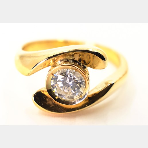 .. - Prsten s přírodním briliantem, zlato 585/1000, hrubá hmotnost 3,92 g