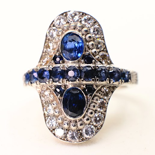 .. - Diamantový prsten se safíry, zlato 750/1000, hrubá hmotnost 13,54 g
