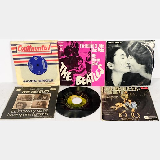 The Beatles, John Lennon, Yoko Ono, Bea Gees - Konvolut 5 singlů