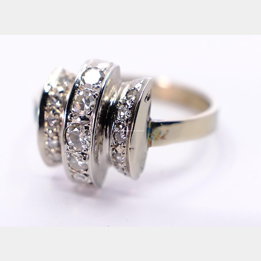 .. - Briliantový prsten, zlato 710/1000 a 375/1000, hrubá hmotnost 2,95 g