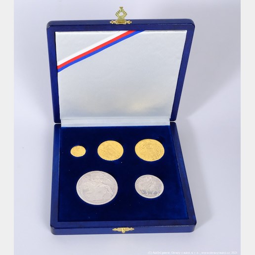 .. - SADA MILÉNIUM Sv. Václava 2017 zlaté dukátové medaile 1,2,5 dukátů a malá a velká stříbrná medaile - celkem 5 kusů. Zlato 986/1000, hrubá hmotnost: 4g, 12g a 20g. Stříbro 999/1000, hrubá hmotnost 15g a 30g