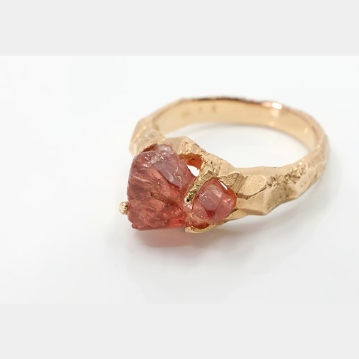.. - Prsten s velkým přírodním Turmalínem, zlato 585/1000, hrubá hmotnost 6,14 g