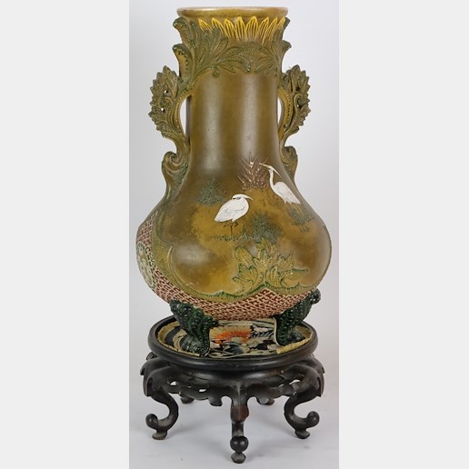 Východní Asie 20. století - Váza s volavkami na dřevěném podstavci