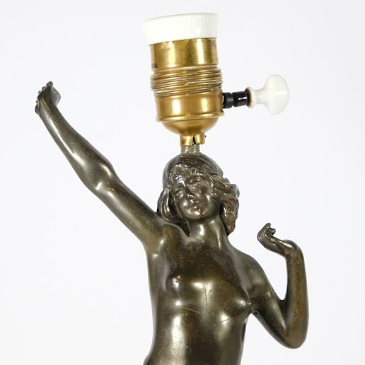 neznačeno - Lampa s figurálním motivem