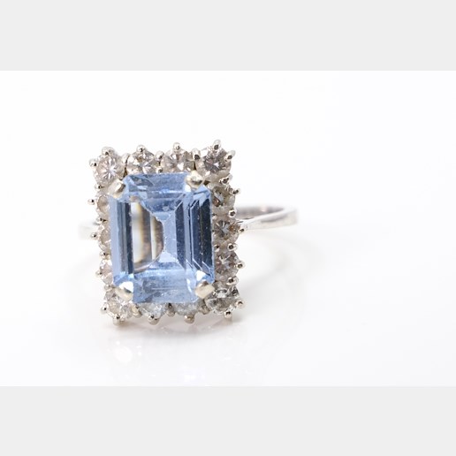 .. - Prsten s diamanty a akvamarínem, zlato 750/1000, hrubá hmotnost 4,70 g
