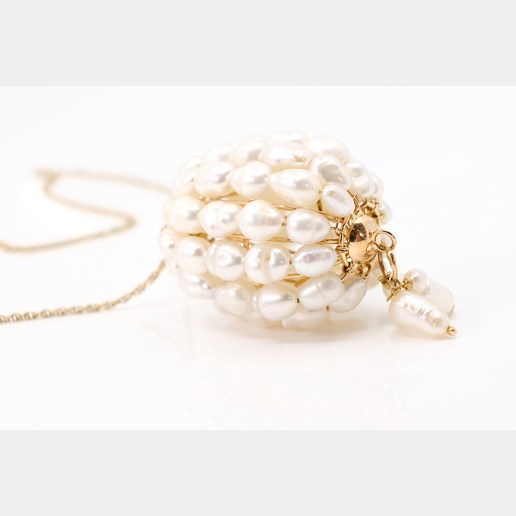 .. - Designový perlový přívěsek s řetězem, zlato 750/1000, hrubá hmotnost 15,85 g