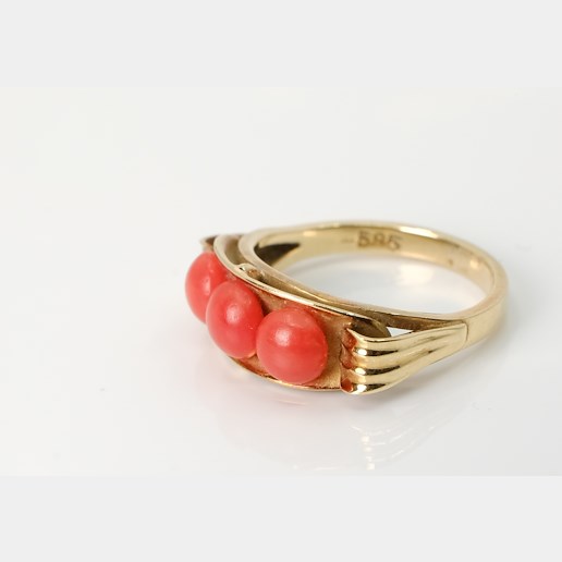 .. - Prsten s mořskými korály, zlato 585/1000, hrubá hmotnost 23,35 g